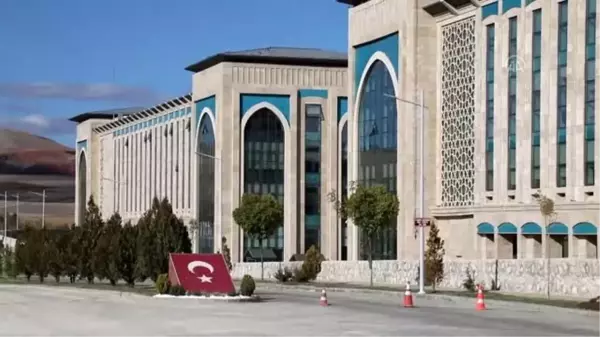 AYBÜ'de kampüste meyve ormanı oluşturuldu