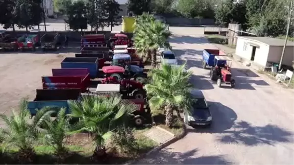 Düziçi'nde traktör sürücülerine reflektör dağıtıldı