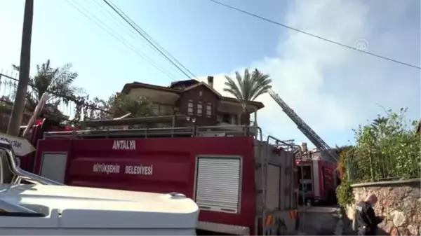 Son Dakika | Alanya'da çatı katında çıkan yangın söndürüldü