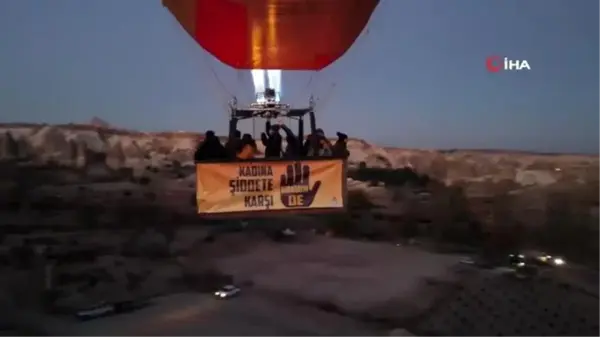 Kapadokya'da balonlar kadına yönelik şiddete dikkat çekmek için havalandı