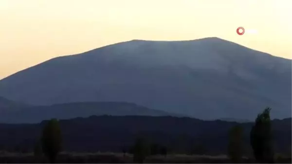 Yüksek kesimlere kar yağmasıyla birlikte Ağrı Dağı beyaz gelinliğini giydi