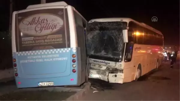 İşçi servis otobüsü ile özel halk otobüsü çarpıştı: 12 yaralı