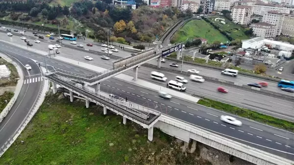 Engelliler Günü'nde pes dedirten görüntü: O üst geçit 1 yıl geçmesine rağmen hala yapılmadı