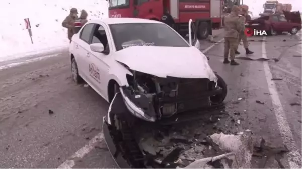 Son dakika... Erzincan'da kar yağışı trafik kazalarını da beraberinde getirdi