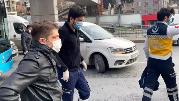 Beyoğlu'nda halk otobüsüyle minibüs çarpıştı: 2 yaralı