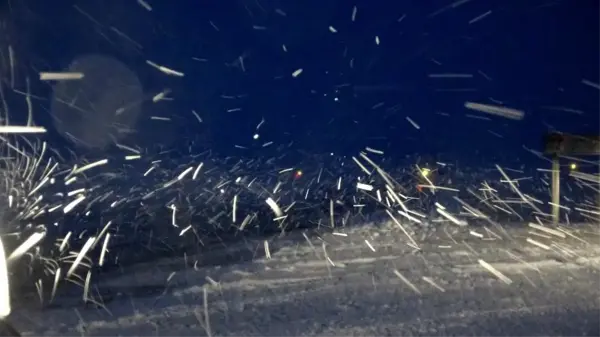 Ardahan'da kar ve tipi ulaşımı aksatıyor