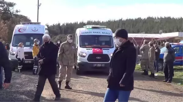 GAZİANTEP - Şırnak'ta trafik kazasında hayatını kaybeden uzman çavuş ve ailesi toprağa verildi (2)