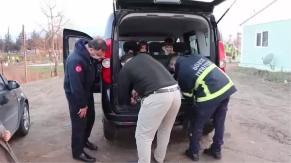 Son dakika... Hafif ticari aracın yedek lastik kısmına giren kedi yavrusu kurtarıldı