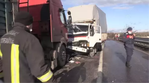 KIRKLARELİ - Zincirleme trafik kazasında 2 kişi yaralandı