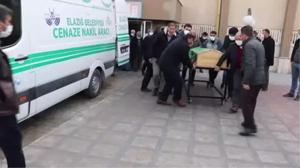 Trafik kazasında ölen baba, anne ve kızının cenazeleri yan yana toprağa verildi