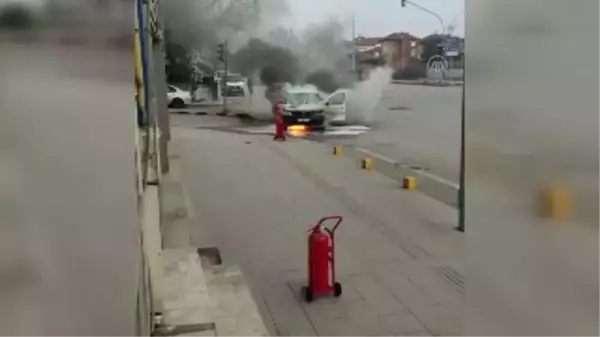 KIRIKKALE - Seyir halindeki otomobilde çıkan yangın hasara neden oldu