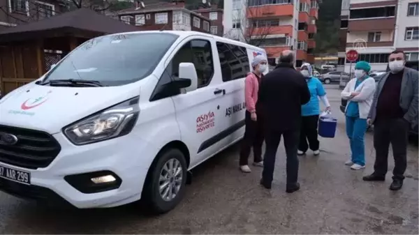 KASTAMONU - Bozkurt'ta sağlık personeline CoronaVac aşısı yapılmaya başlandı