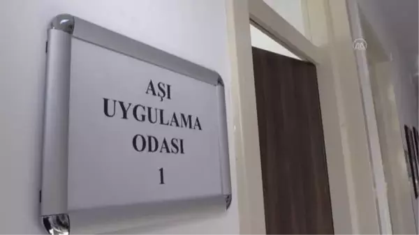 Koronavirüs Bilim Kurulu üyeleri ve sağlıkçılara Kovid-19 aşısı yapıldı