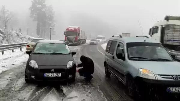 ZONGULDAK - Kar yağışı etkisini sürdürüyor