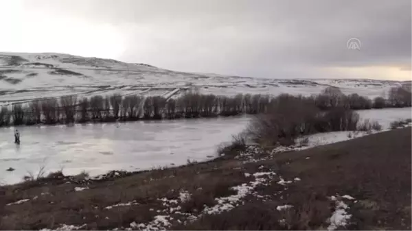 Curling Milli Takımı bu kez donan çay üzerinde curling heyecanı yaşadı