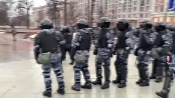 Polis, Rusya'da Navalny protestosuna müdahale etti (5)