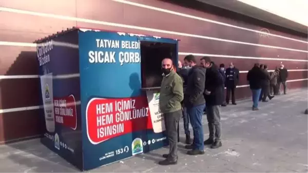 Tatvan Belediyesinden ilçe sakinlerine çorba ikramı