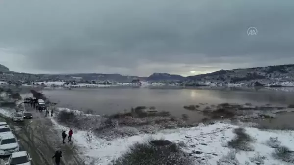 ÇANAKKALE - (Drone) Gölete düşen araç ve içindeki kişiyi arama çalışmaları sürüyor