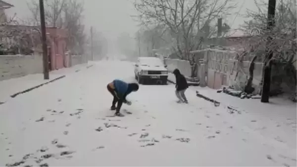 Kale'de kar yağışı etkili oldu