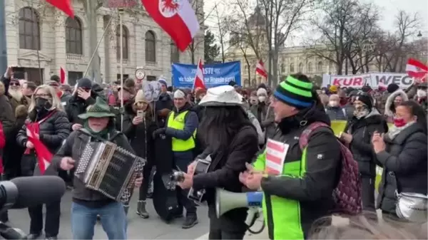 Son Dakika | Avusturya'da protestocular, Kovid-19 önlemleri karşıtları gösteri yasağına rağmen sokağa çıktı (2)