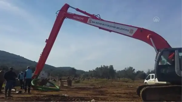 BALIKESİR - Cunda Adası'nda tarihi kalıntılara rastlanan arazide kurtarma kazısı başlatıldı (2)