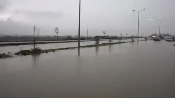 Sağanak su baskınlarına neden oldu