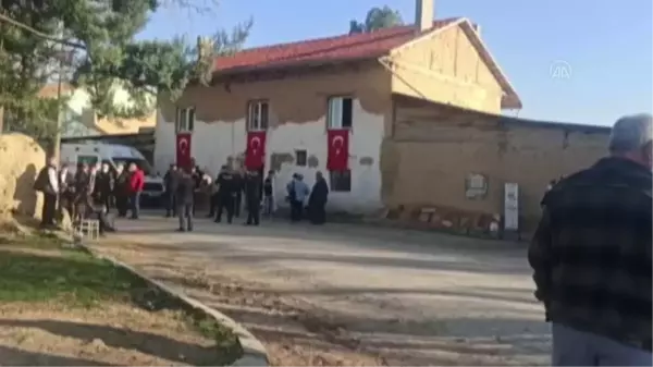 Son dakika haberi... AFYONKARAHİSAR - El Bab'da şehit düşen Jandarma Kıdemli Başçavuş Demirel'in ailesine acı haber ulaştı