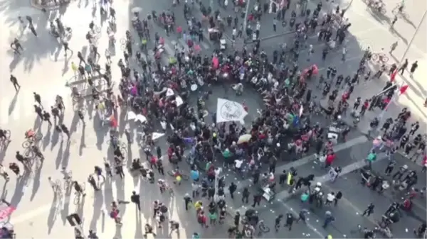 Şili'de jonglörün polis kurşunuyla öldürülmesinin ardından göstericilerin protestosu