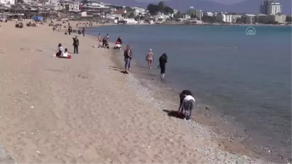 Didim'de güneşli hava sahili hareketlendirdi