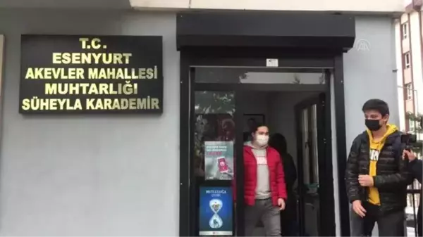 Sosyal medyada organize olan gençler, sokak hayvanlarına mama ve yem bıraktı