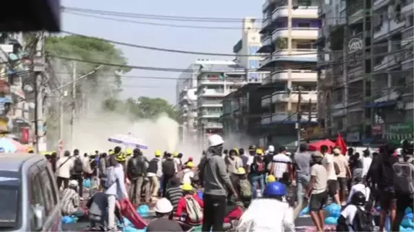 KUALA LUMPUR - Myanmar'da protestocular BM'den 