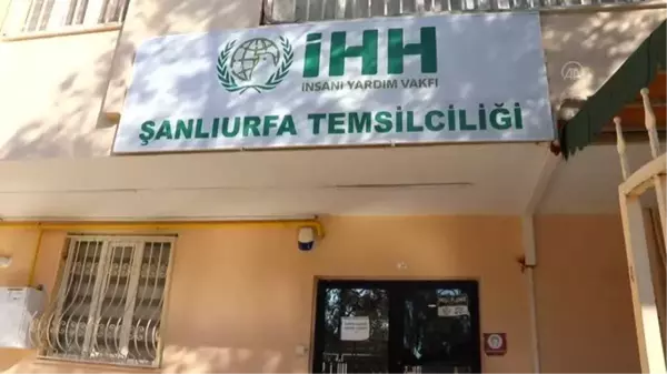 Şanlıurfa'da yaşayan Suriyelilerden İdlib'deki sivillere briket ev yapımı için destek