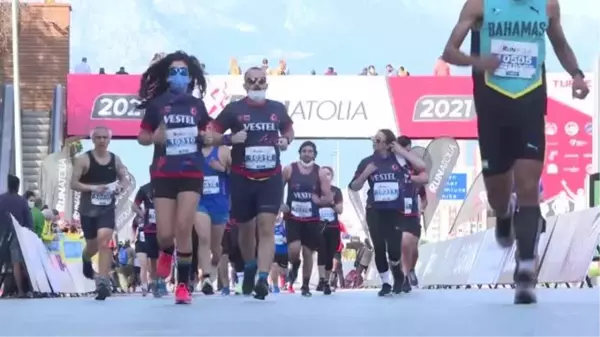 Antalya'da düzenlenen Runatolia Maratonu'nda 3 bin 500 kişi yarıştı