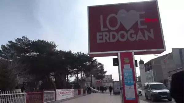 Son dakika haberi | VAN Erciş'te led ekranlara 'Love Erdoğan' görseli yansıtıldı