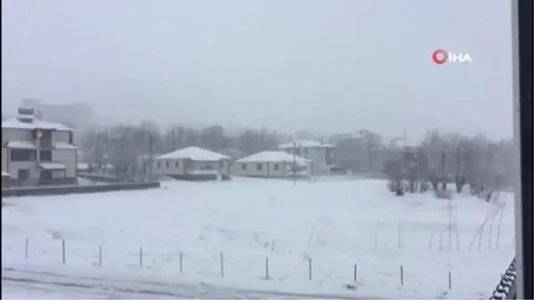 Bingöl'de kar ve tipi, Karlıova'da okullar tatil edildi, Erzurum yolu büyük araçlara kapatıldı