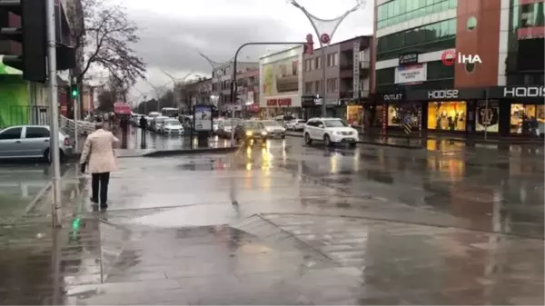 Kent merkezinde yağmur, yüksek kesimlerde kar etkili oldu