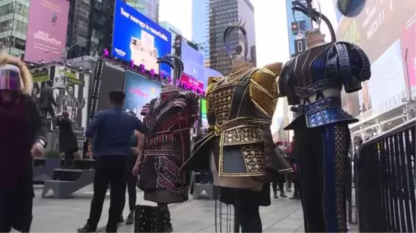 Times Meydanı'nda pandemiyle geçen bir yılı anmak için canlı Broadway performansları sergilendi (2)