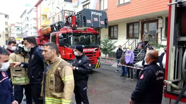 Son dakika haber! Maltepe'de yangında mahsur kalan bir kişiyi itfaiye ekipleri kurtardı