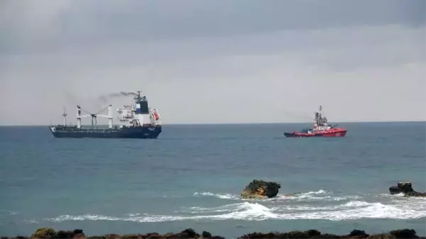 Bozcaada açıklarında karaya oturan gemi kurtarıldı