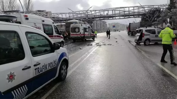 Zincirleme trafik kazalarında 5 kişi yaralandı