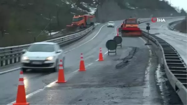 Düzce - Akçakoca karayolunda göçme meydana geldi