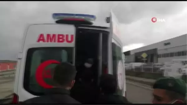 Son dakika haber... Pendik'te iki otomobil çarpıştı: 3 özel harekat polisi ile bir kişi yaralandı