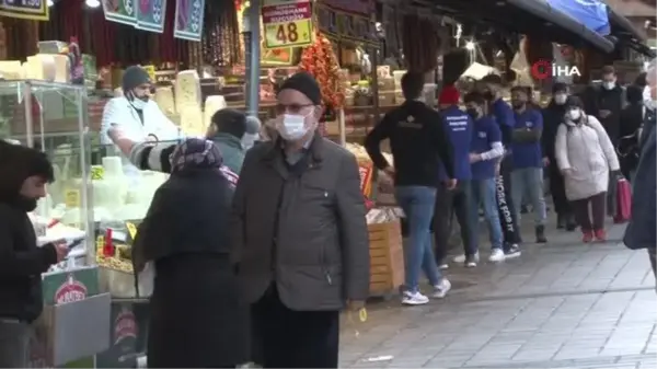 Eminönü'nde Ramazan öncesi alışveriş yoğunluğu