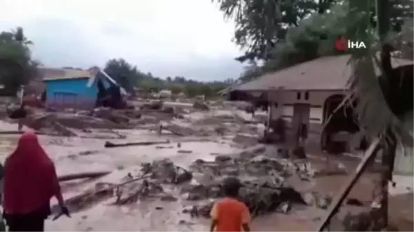 Endonezya'daki sel ve heyelan felaketinde can kaybı 70'e yükseldi