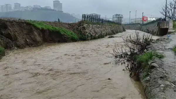 Son dakika haber | Kestel'de sel alarmı...Alt geçit sular altında kaldı, araçlar mahsur kaldı