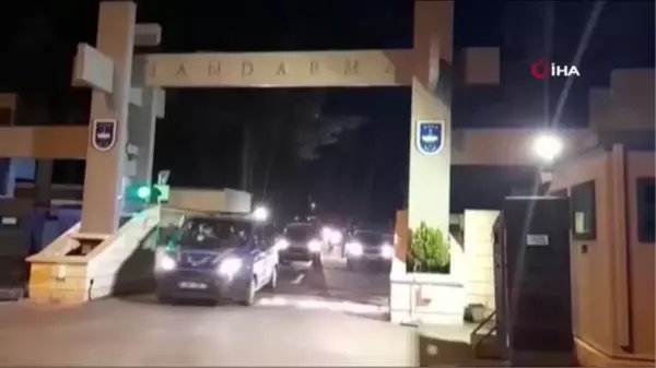 Şanlıurfa'da toprağa gömülü ve ahırda uzun namlulu silahlar ele geçirildi