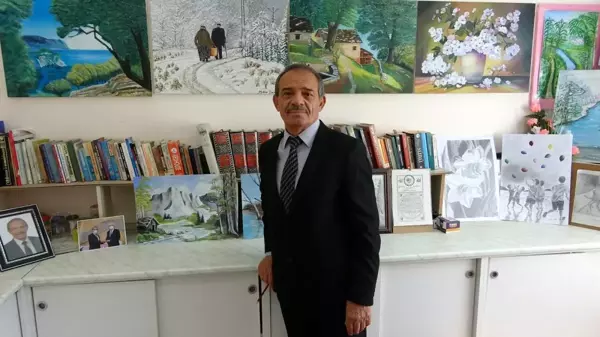 Ressam muhtar, muhtarlığın bir odasını resim sergisine dönüştürdü