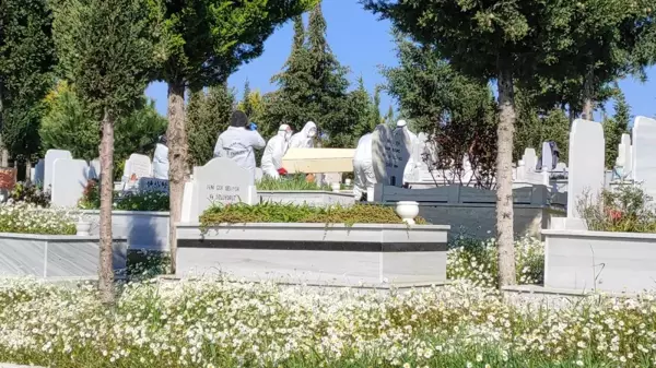 Çanakkale'de yanlış yere defnedilen kişi çıkarılarak aile mezarlığına defnedildi