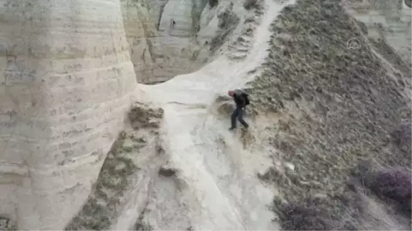 Son dakika! Doğa aşığı polis Kapadokya'da hem vadi yürüyüşü hem çevre temizliği yapıyor