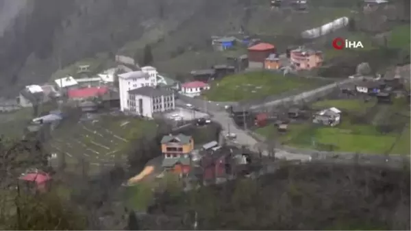 Ahşap caminin minaresi yıkılınca imece usulü ile direği hazırlandı